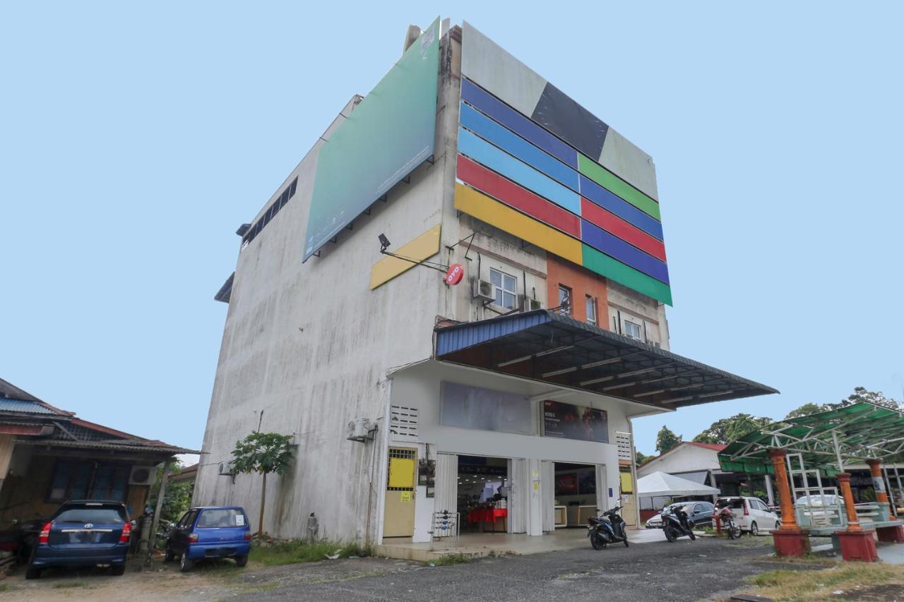 Oyo 90162 Aj Hotel Kuala Berang Eksteriør billede